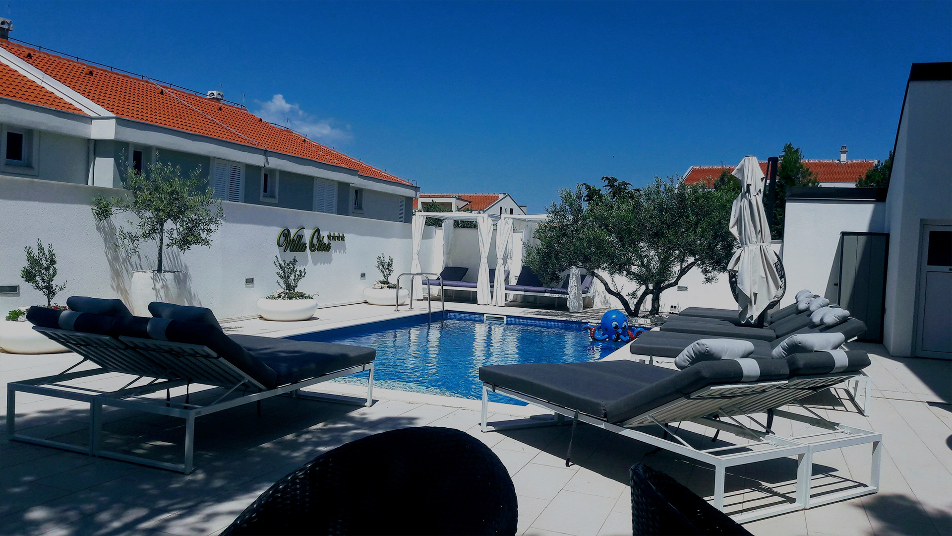 Villa_back_main
